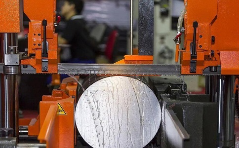 黄潭镇立式金属带锯床切削出现跑带故障解决方法！